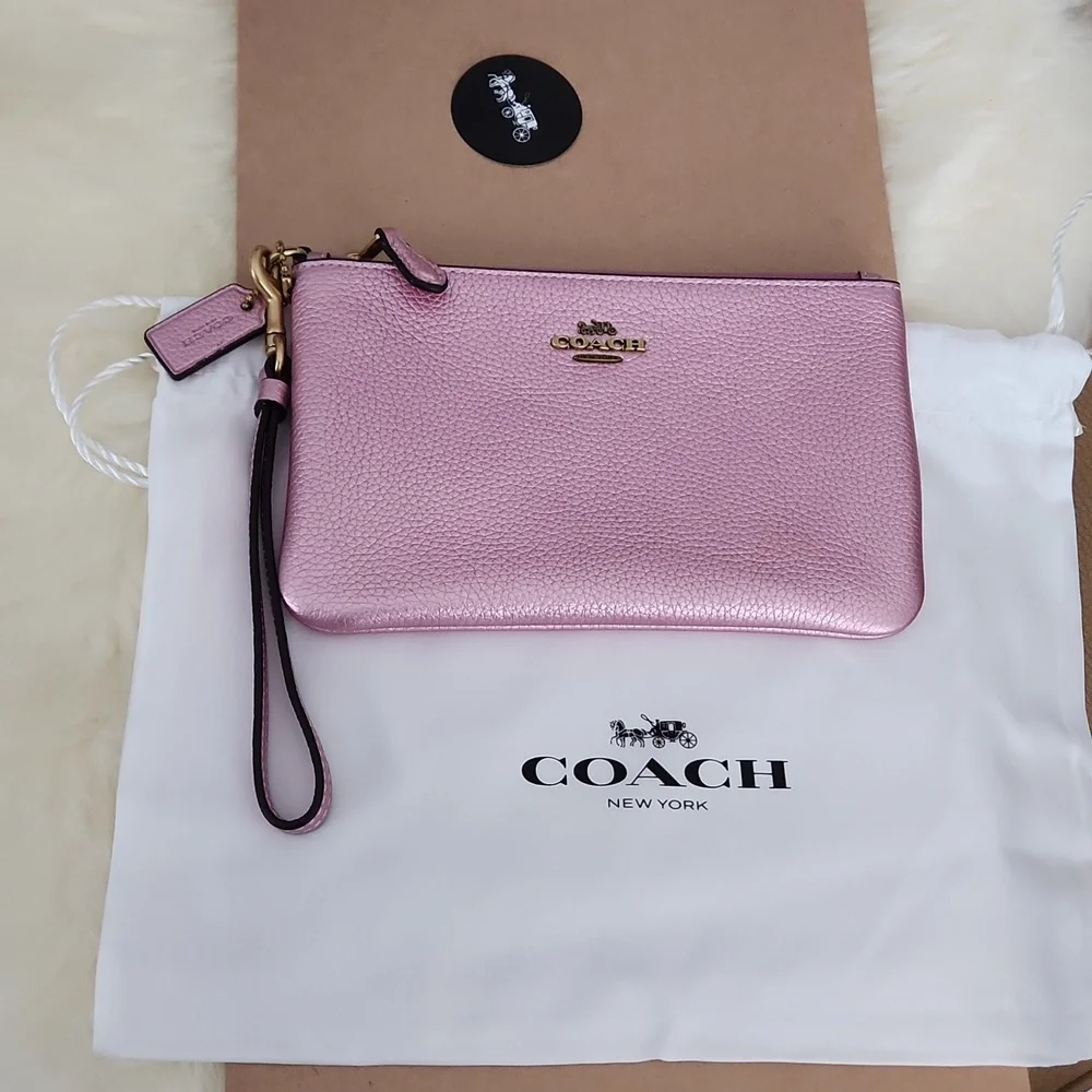 Beautiful NWOT Coach Metallic Pink  Leather Wristlet/Wallet & Dust Cover 🩷✨️💖 - Picture 14 of 15